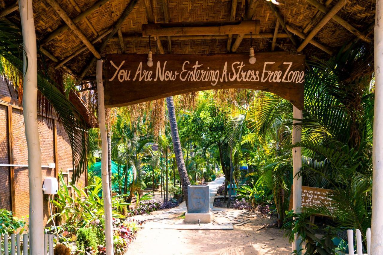Village Susegat Beach Resort Morjim Exterior foto